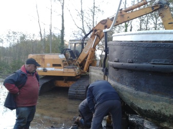 The Jacking of the Stern begins, with the JCB in the background.